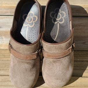 Leather Sanita Clogs with Rose Pattern